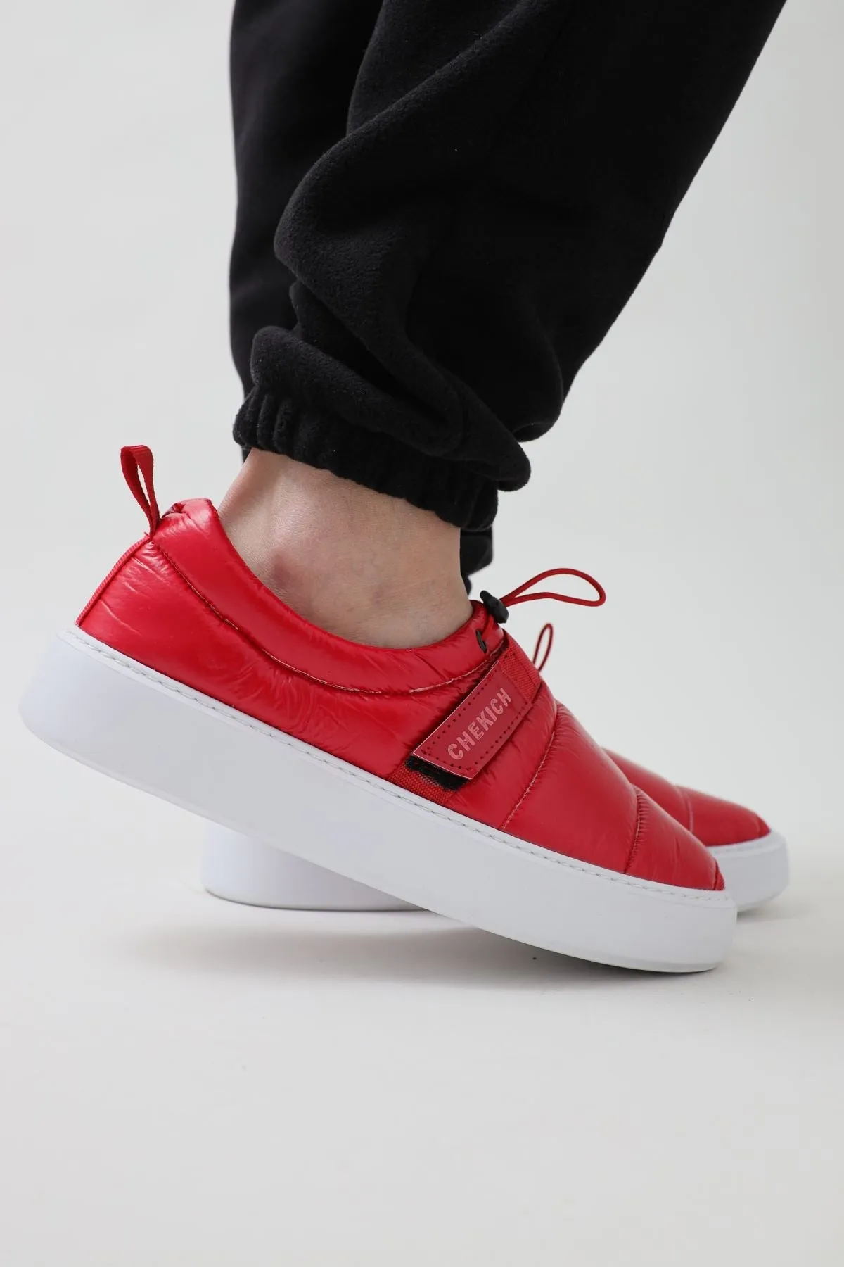 Red Sneaker CH137
